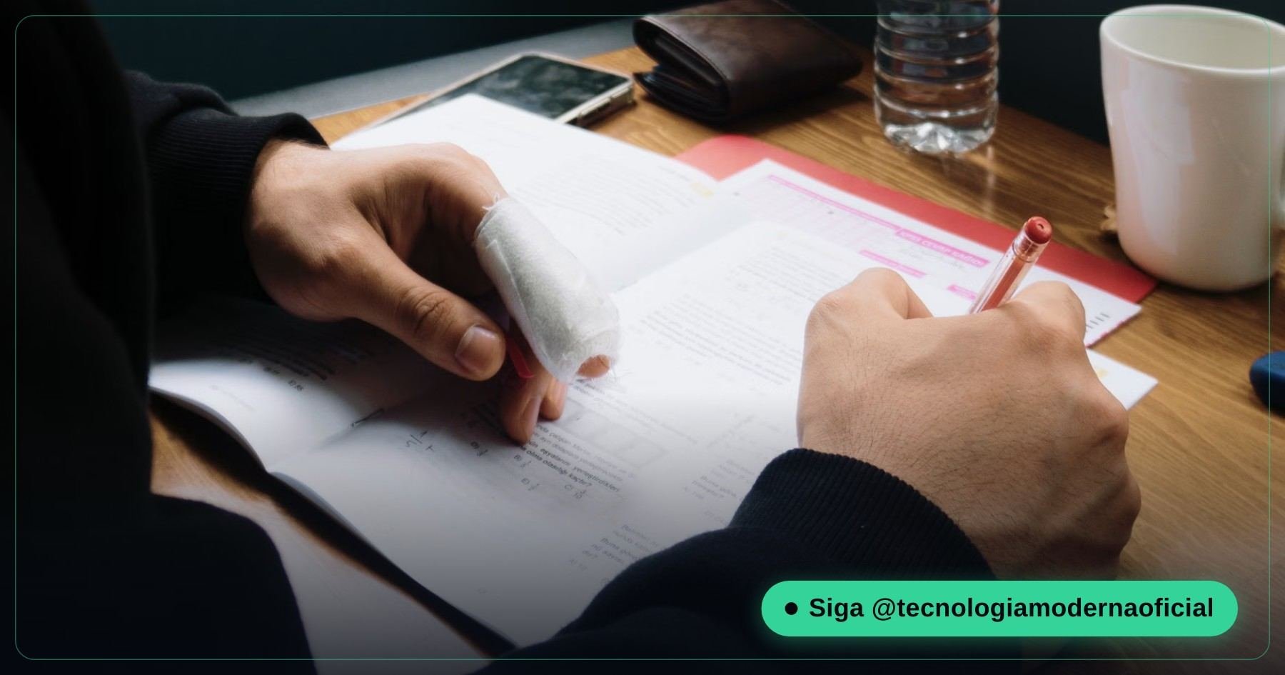 Papel com códigos de recuperação guardado na gaveta