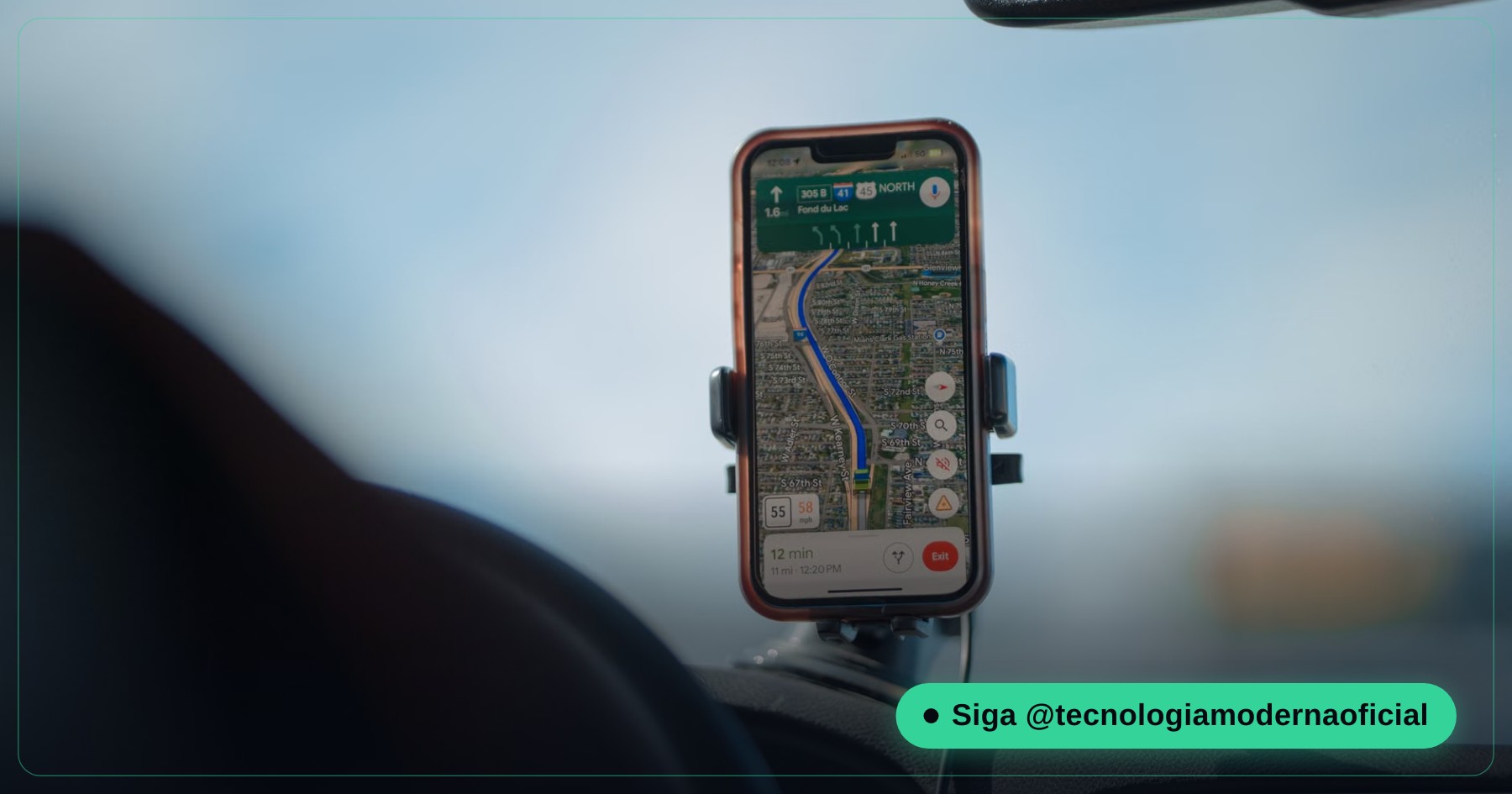 Notebook com mapa aberto para localizar um celular