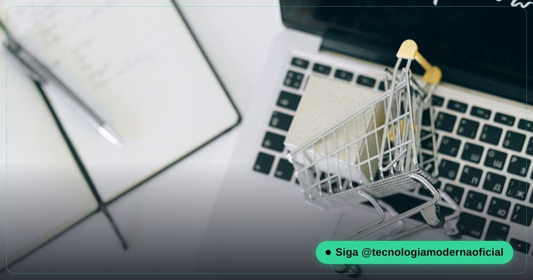 Carrinho de compras em uma loja on-line no notebook
