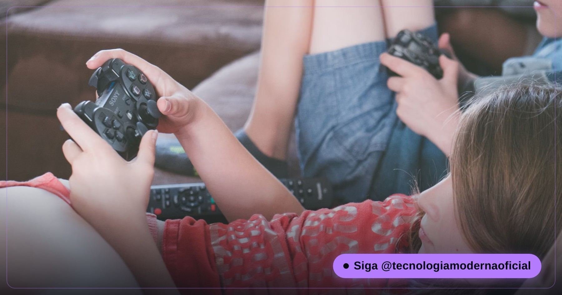 Crianças jogando videogame