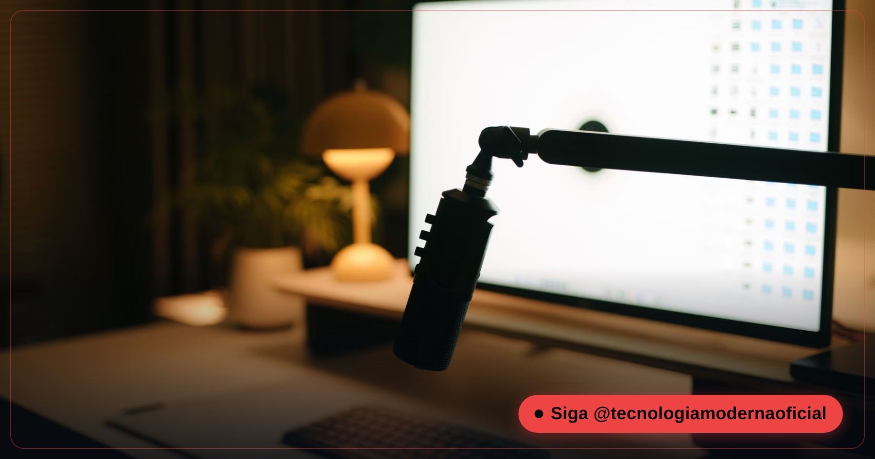 Microfone ao lado do computador