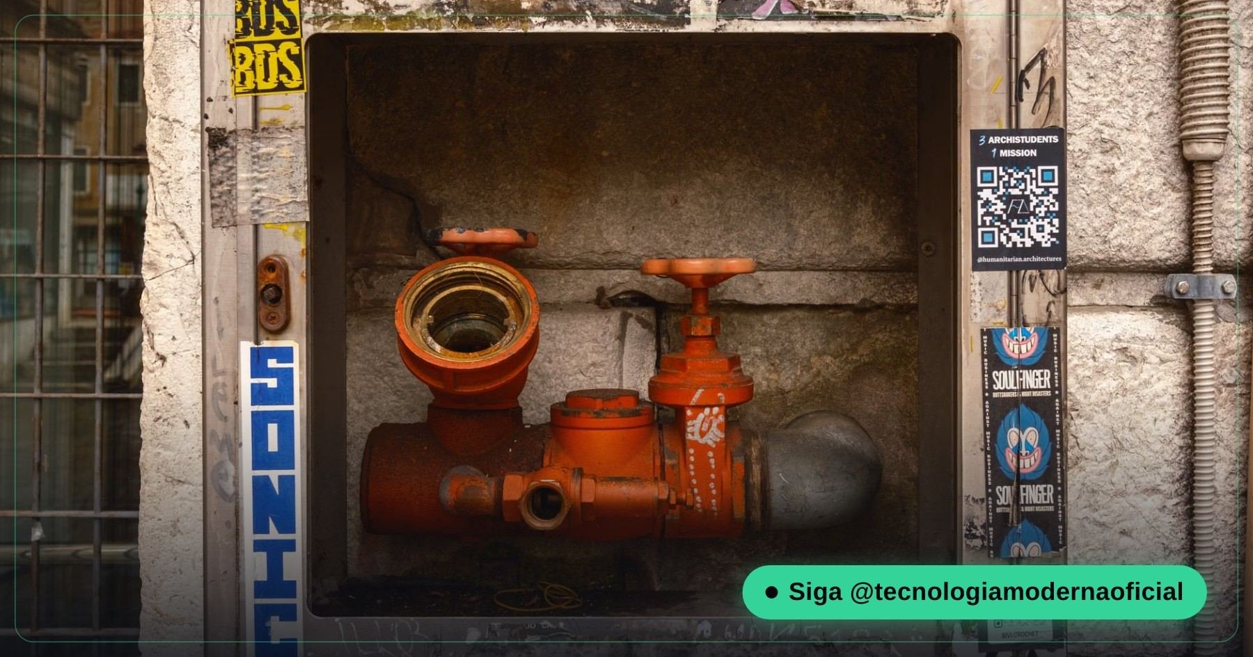 Adesivo de QR Code falso colado por cima de um código legítimo