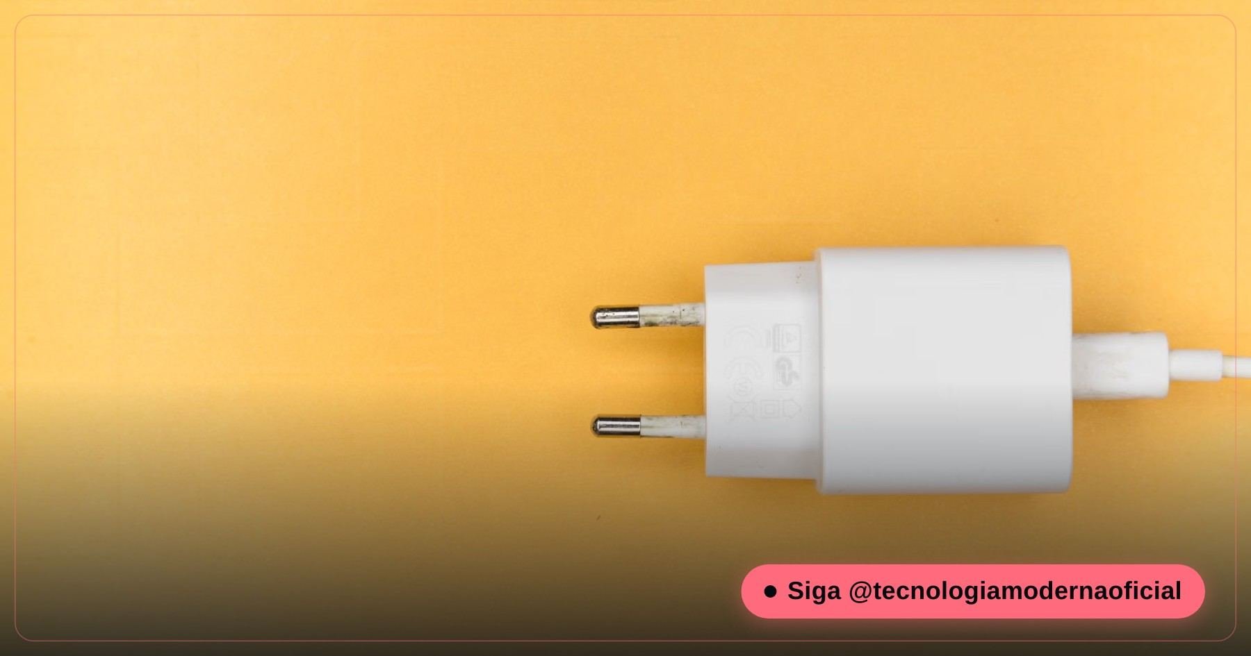 Carregador de celular conectado à tomada com cabo USB