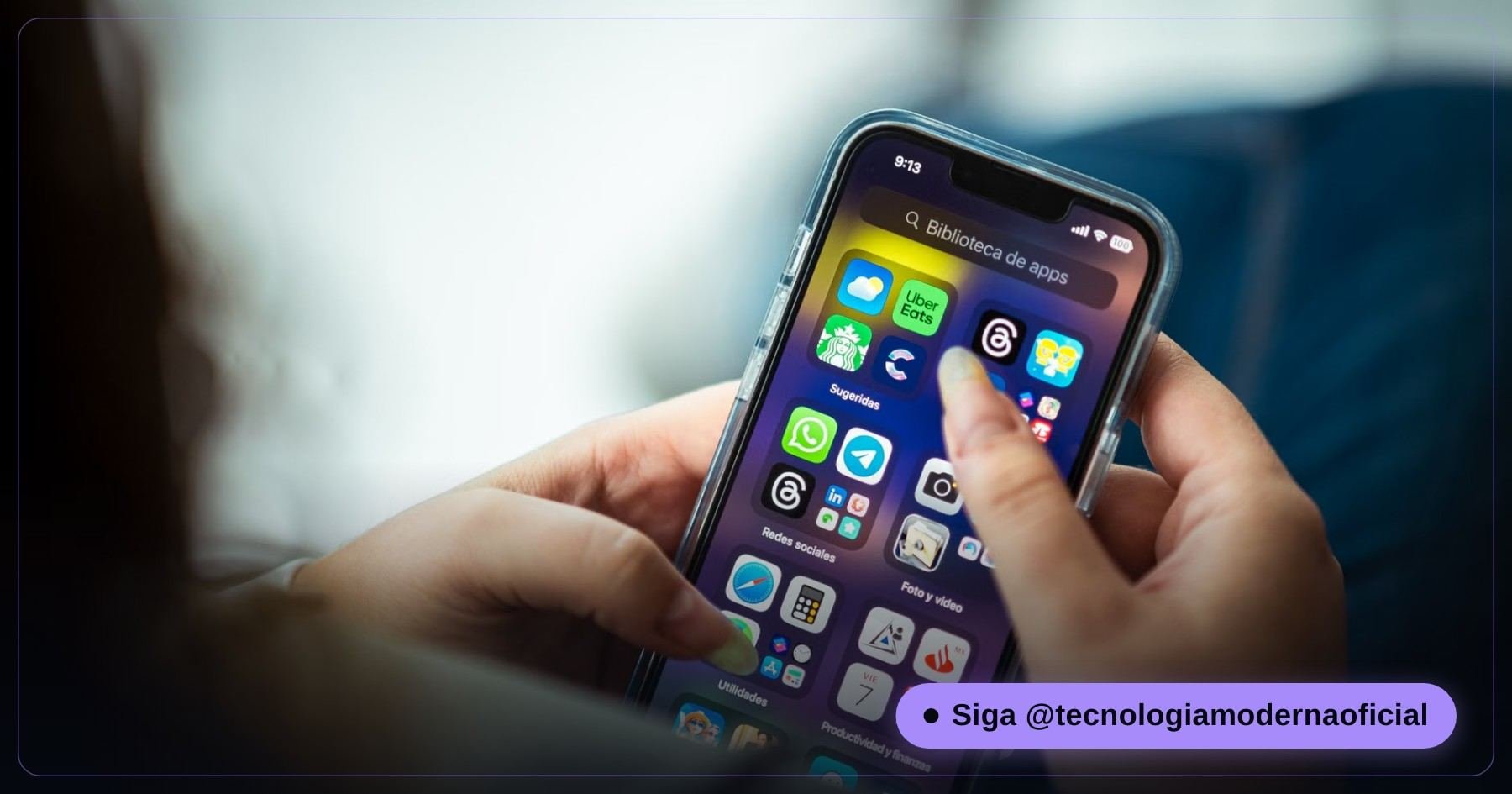 Pessoa usando várias aplicações no celular, ilustrando o rastreamento entre apps que cruza dados de comportamento sem precisar de microfone.