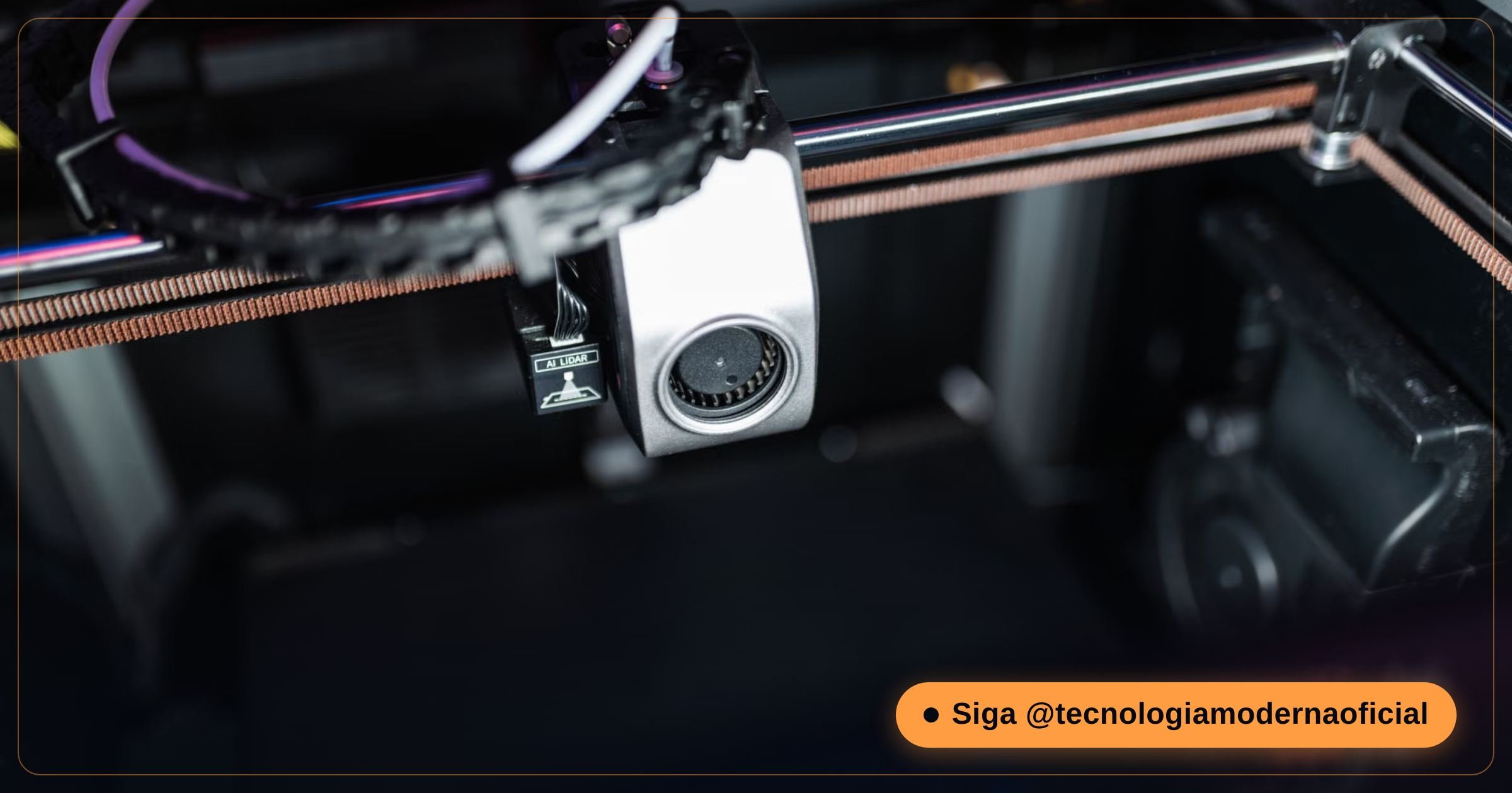Impressora 3D FDM imprimindo uma peça de plástico camada por camada sobre a mesa aquecida