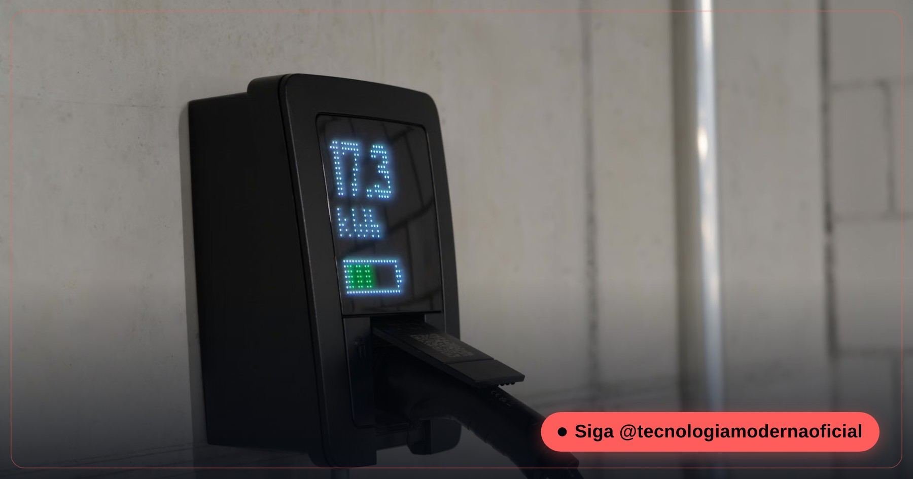 Bateria residencial tipo Powerwall instalada na parede da garagem, como as vendidas no Brasil em 2026