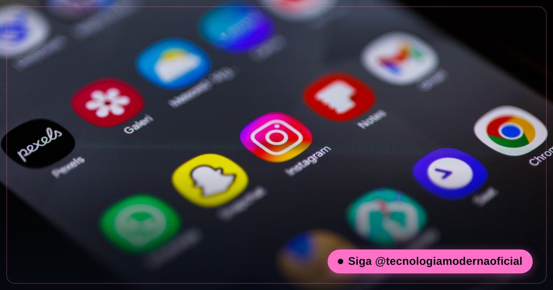 Tela de celular mostrando interface de aplicativo de vídeos curtos