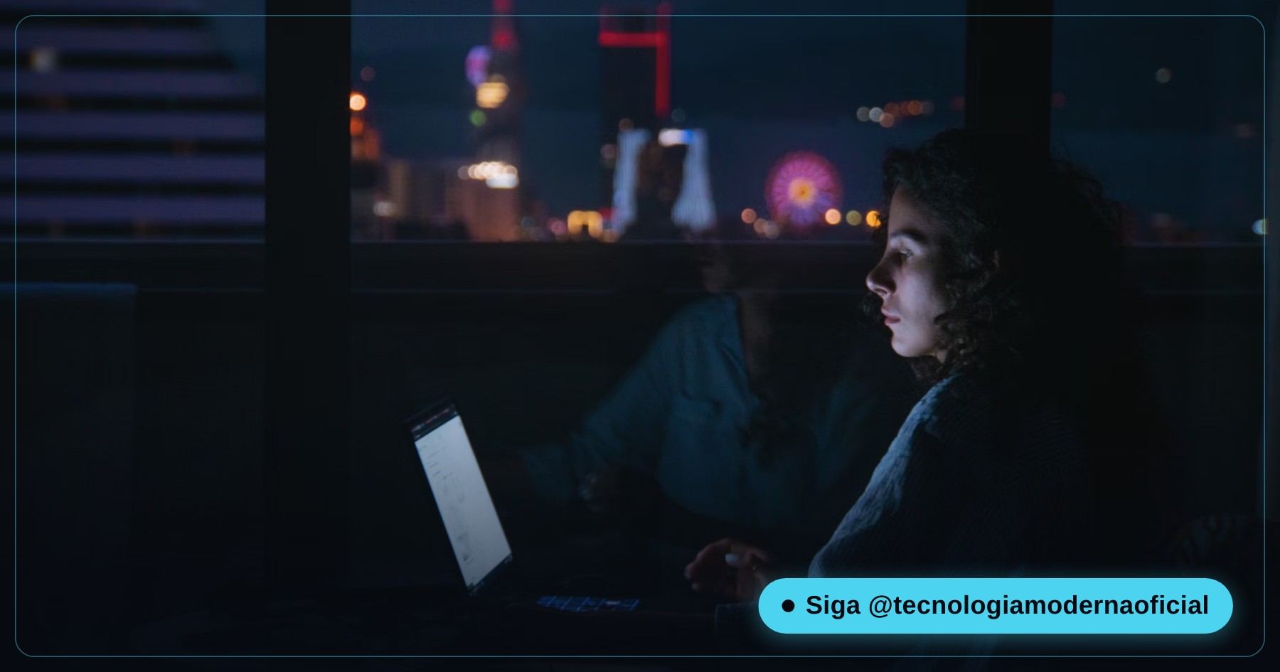 Janela do PowerShell azul aberta em um notebook com Windows, usada para checar a saúde do disco