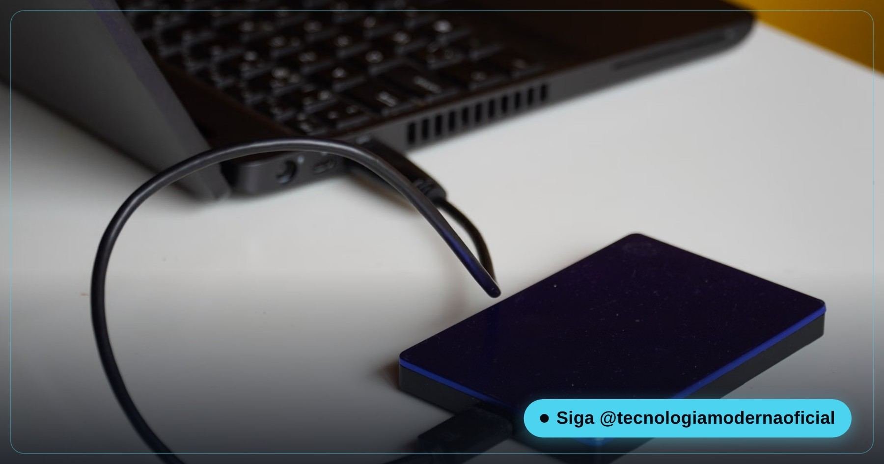 Pessoa fazendo backup de arquivos antes de atualizar o Windows