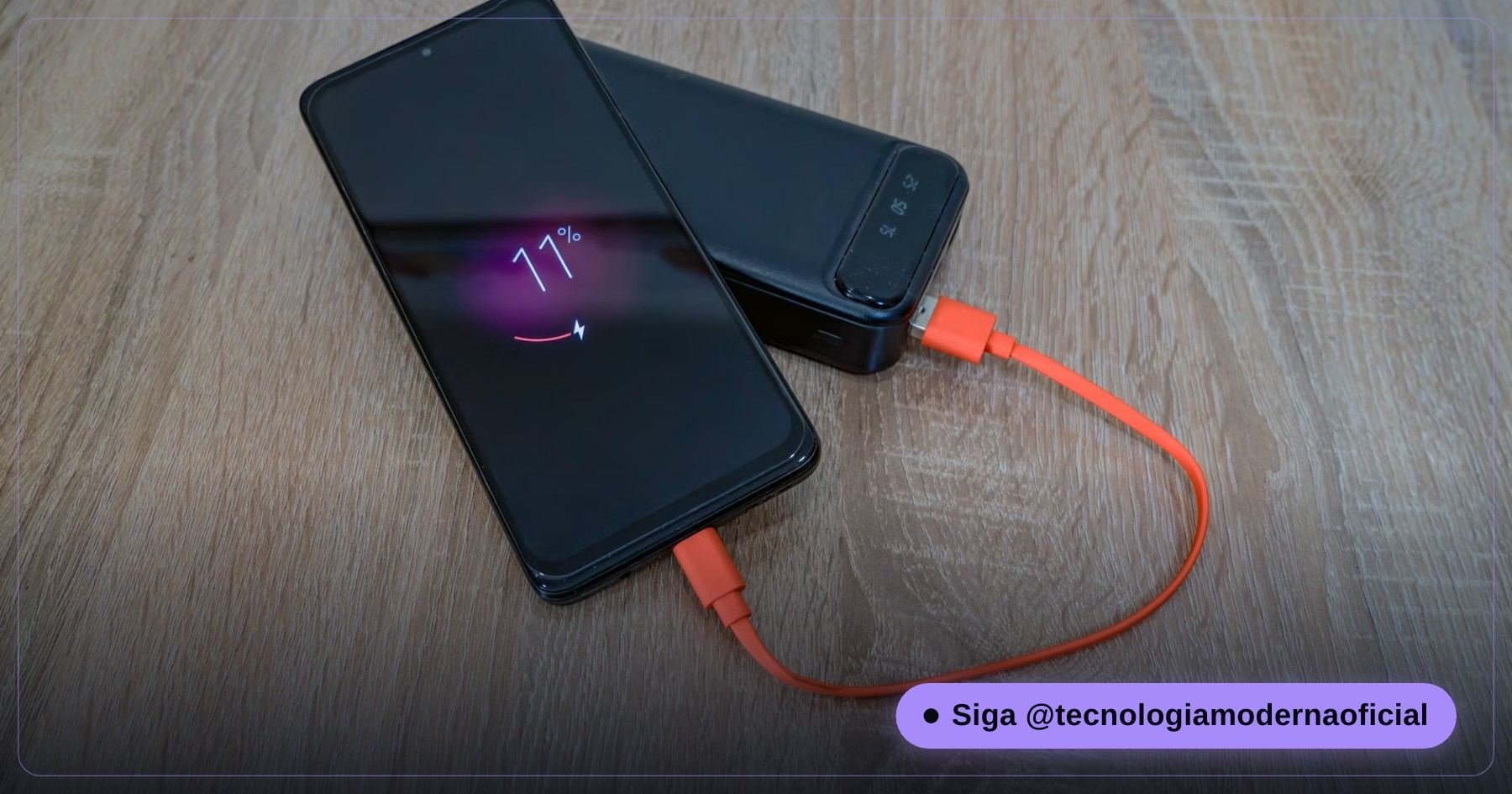 Power bank (carregador portátil) ao lado de um celular