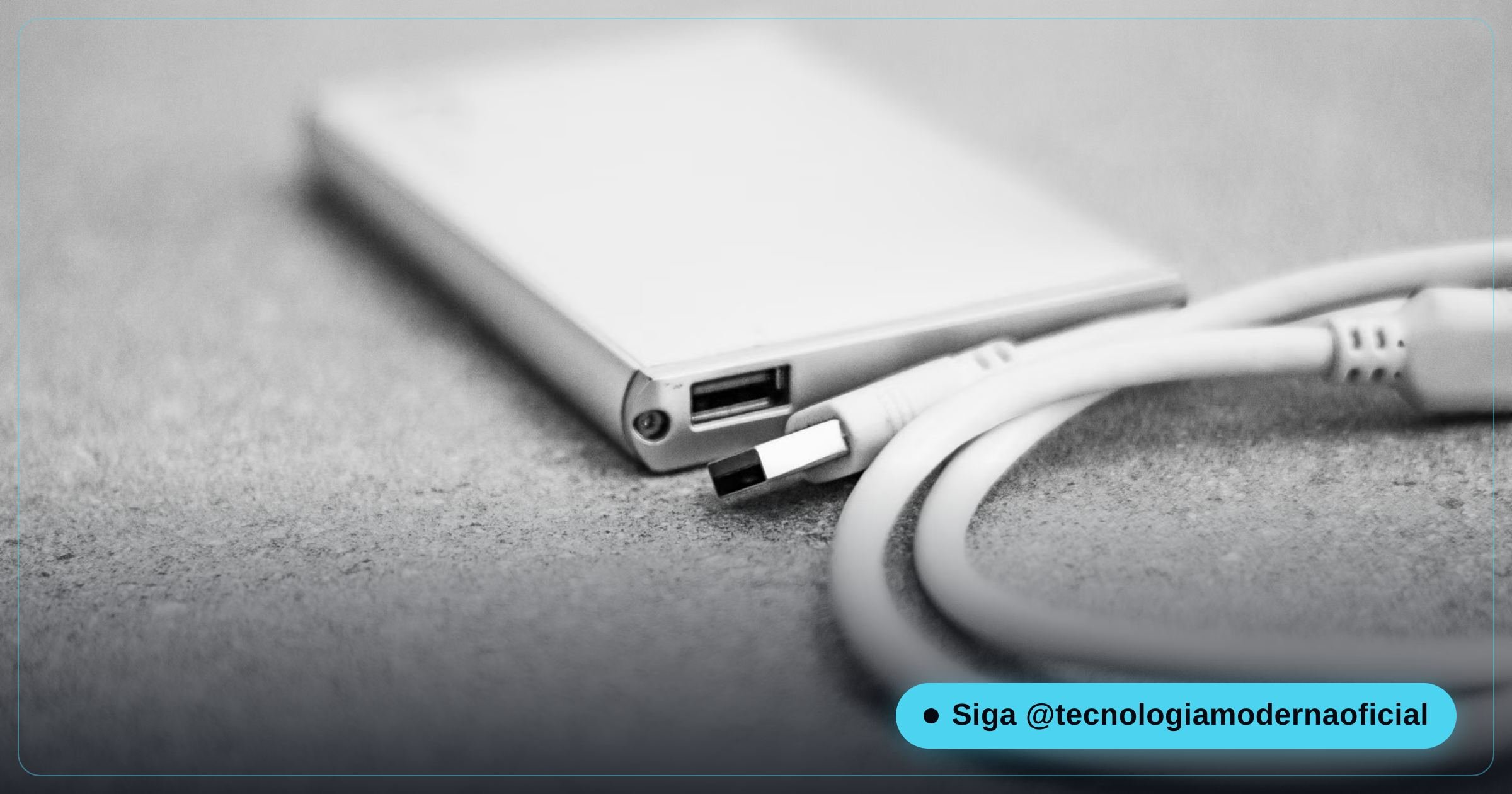 HD externo conectado a um notebook, representando o backup de arquivos antes de particionar o disco