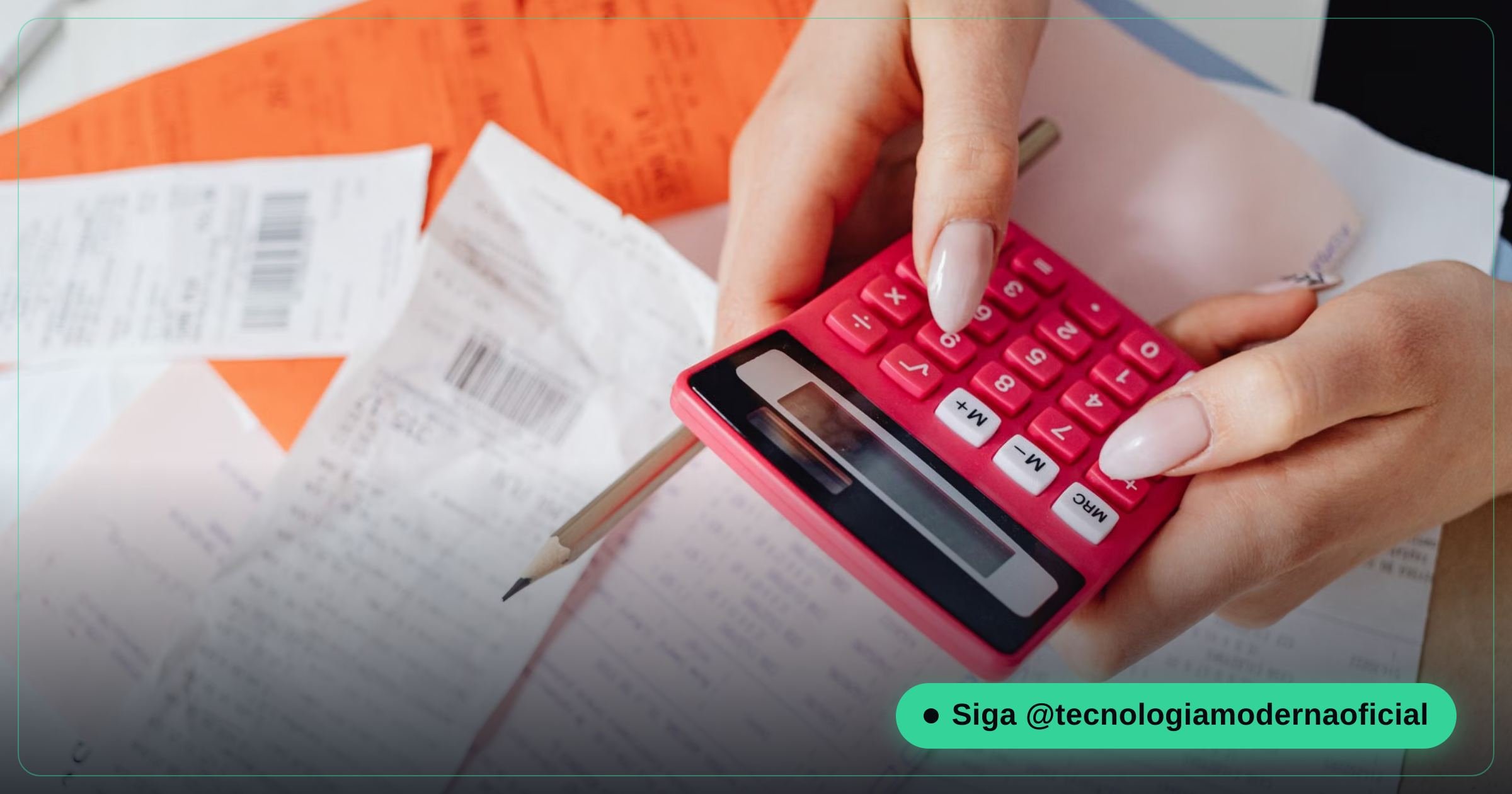 Nota fiscal e comprovantes organizados como prova de venda