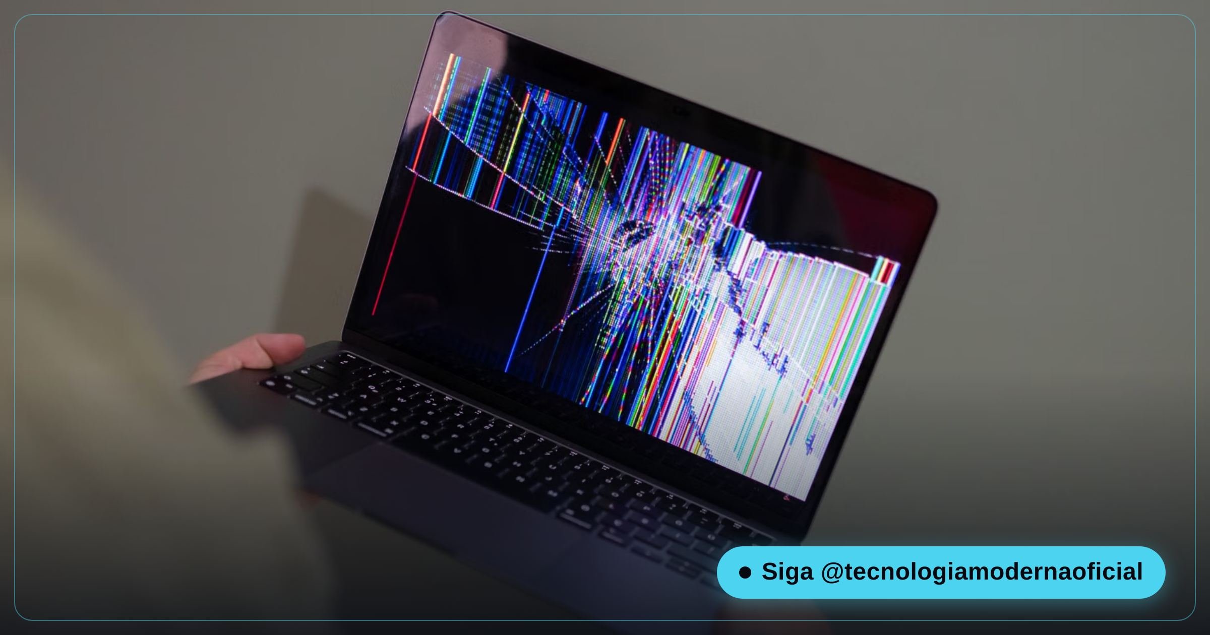 Notebook com tela preta travada, ilustrando problema ao acordar do modo de espera