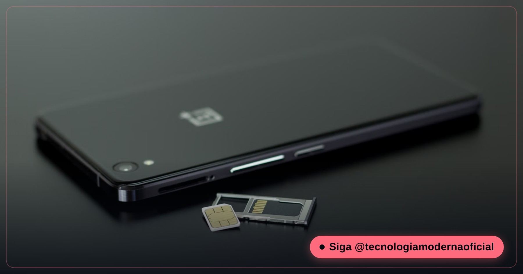 Cartão de memória ao lado de um celular