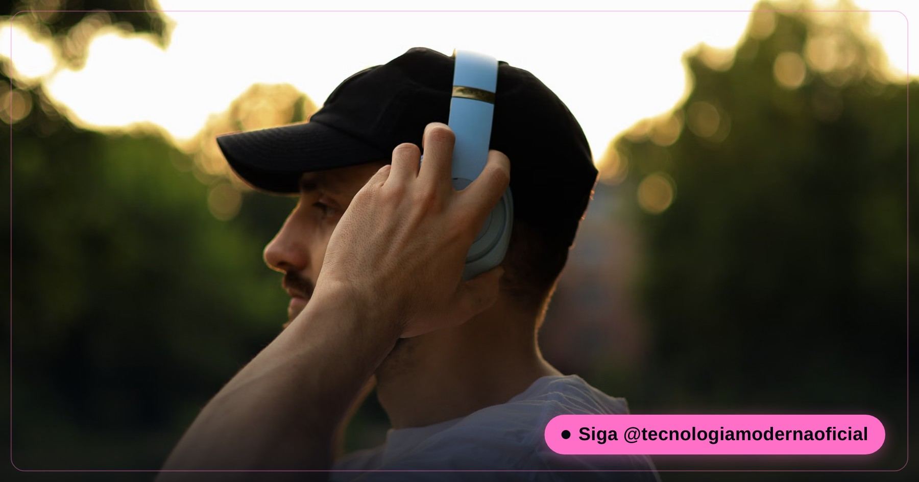 Pessoa ouvindo música ao ar livre