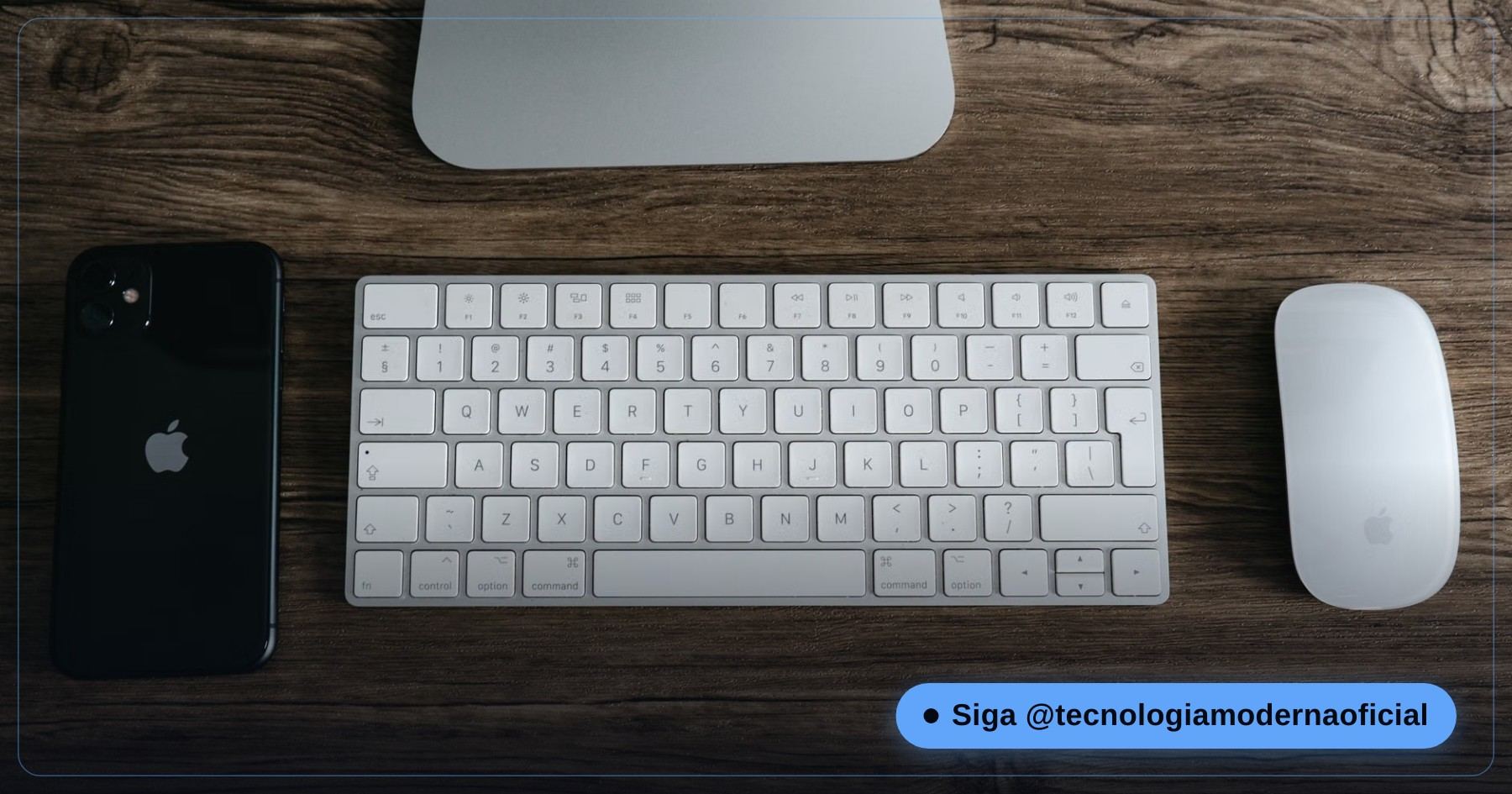Celular conectado a um monitor na mesa de trabalho