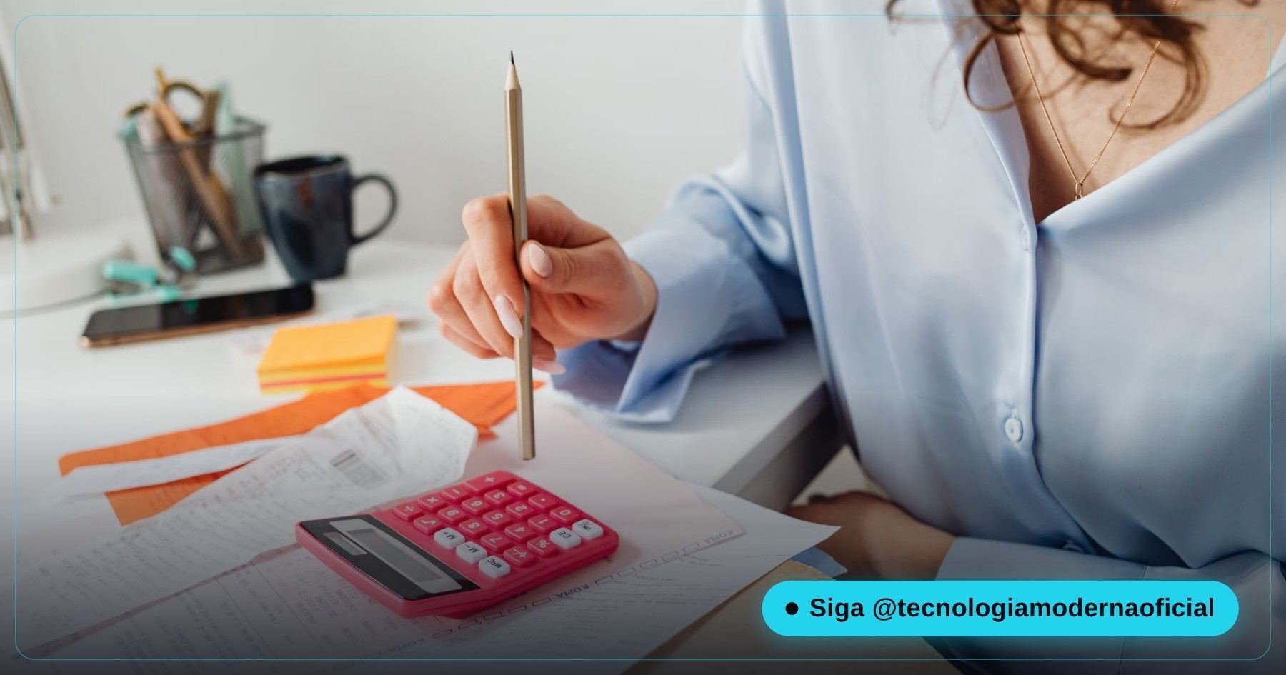 Contas e boletos em cima da mesa com calculadora