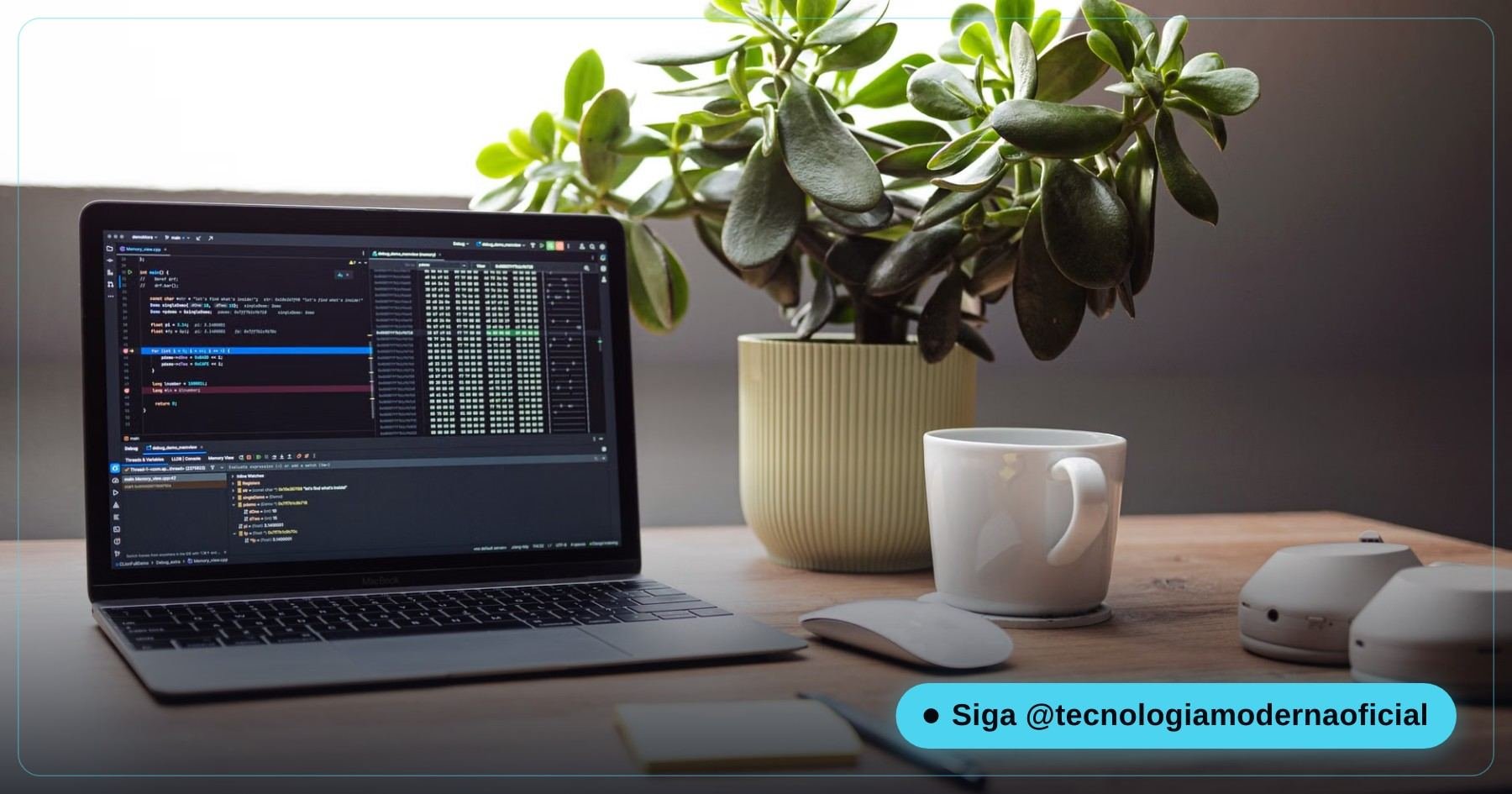 Notebook com Windows 11 aberto na mesa de trabalho