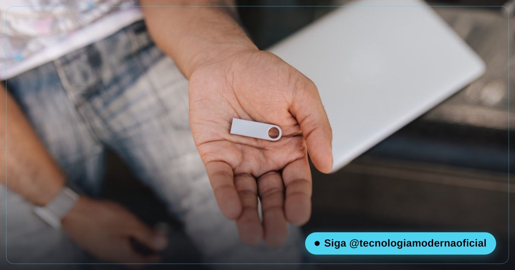 Chiavetta USB collegata a un portatile