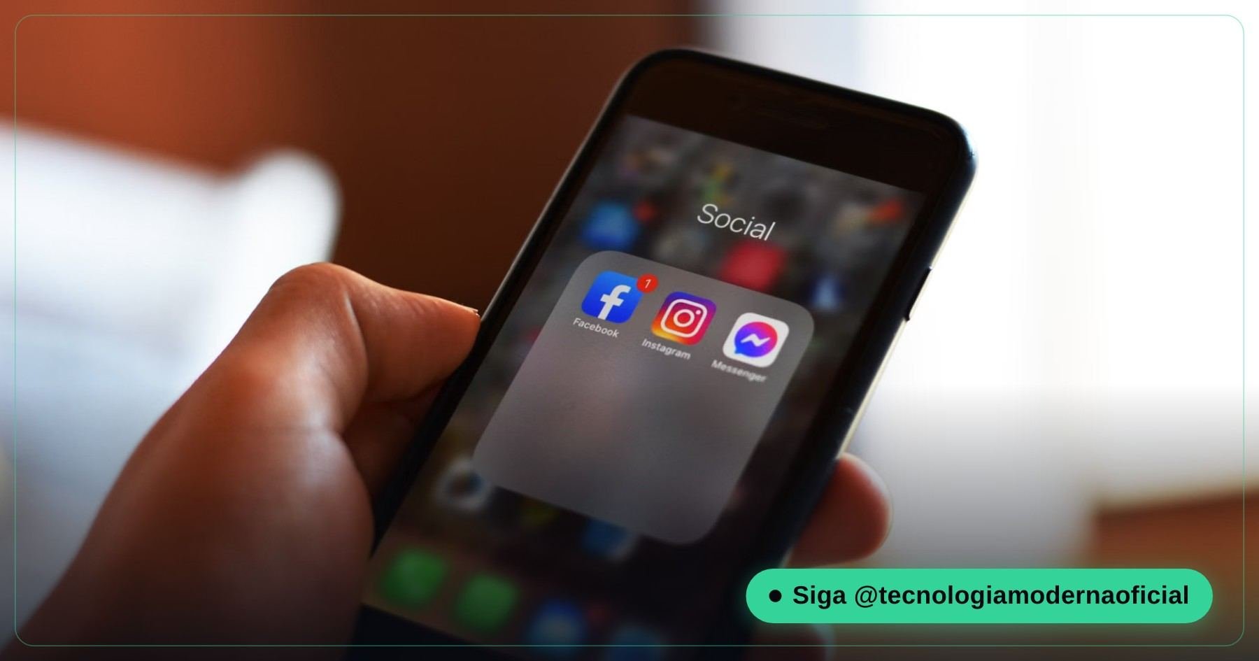 Pessoa usando o Instagram no celular