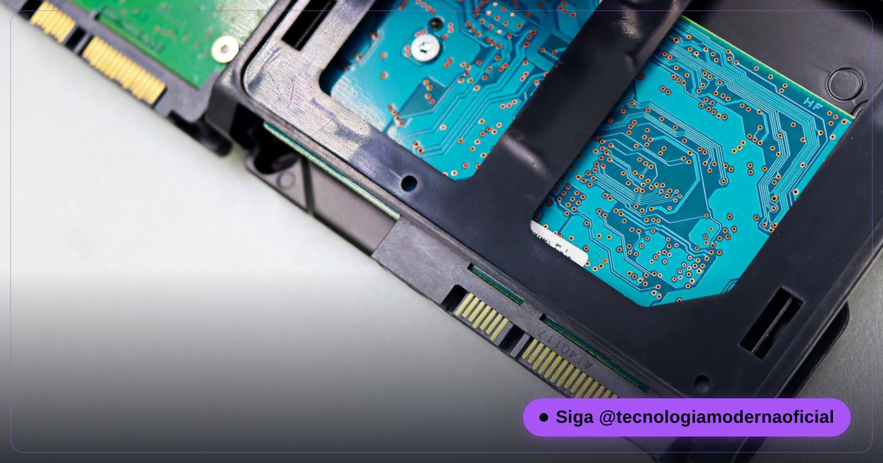 Base USB con un disco duro conectado