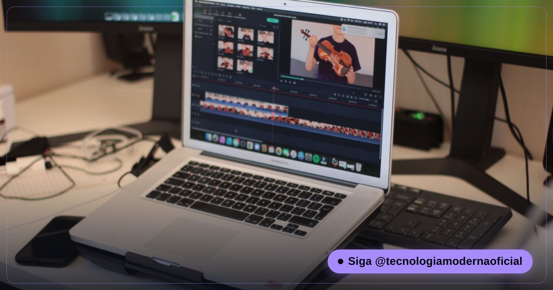 Notebook sobre a mesa com um vídeo aberto na tela