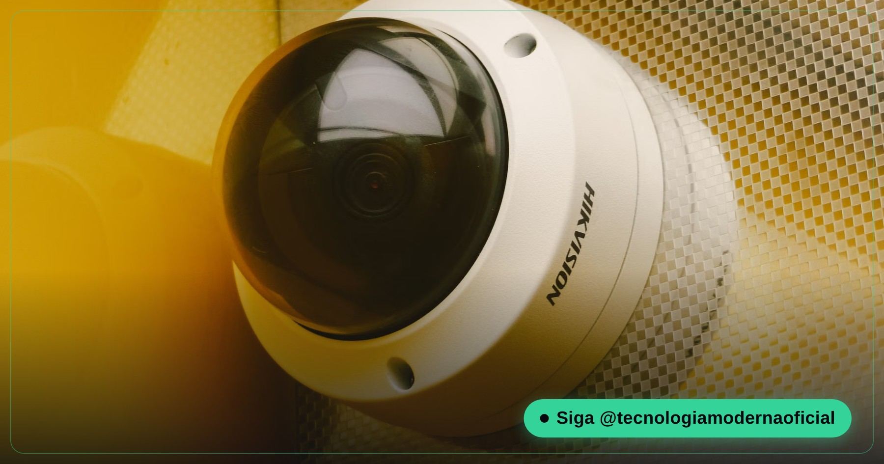 Câmera de segurança Wi-Fi interna em uma estante