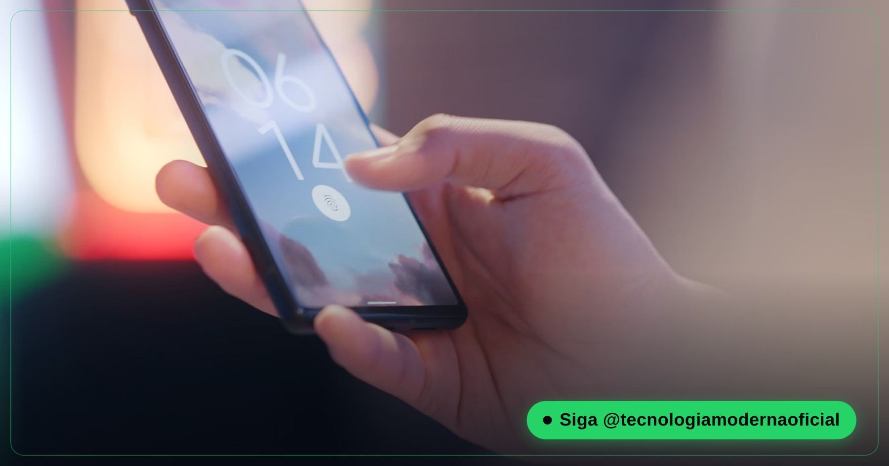 Celular sendo desbloqueado com a digital