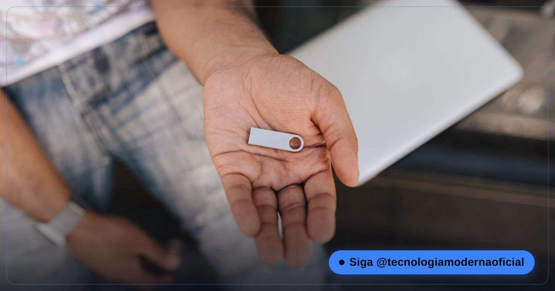 Pendrive conectado a um notebook